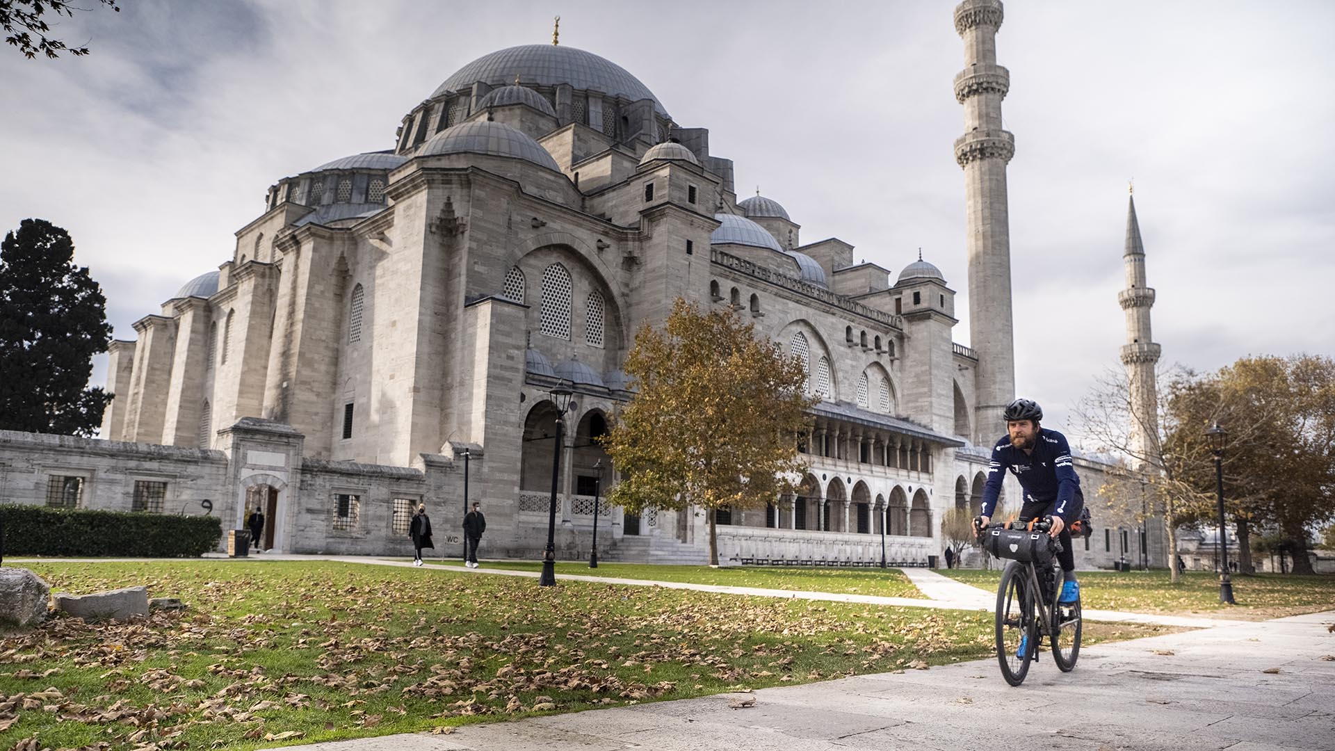 Foto@ravir_film_Jonas-Deichmann_Triathlon_Istanbul